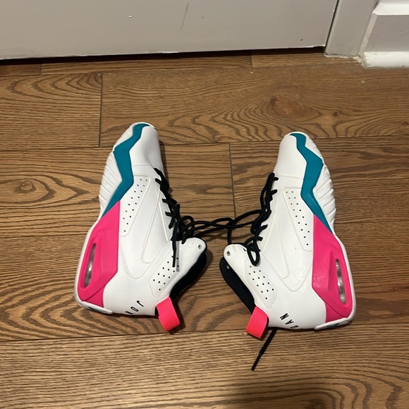 Like new Jordan’s - Picture 3 of 6